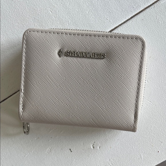 Stradivarius Beige Textured Wallet - Picture 1 of 3